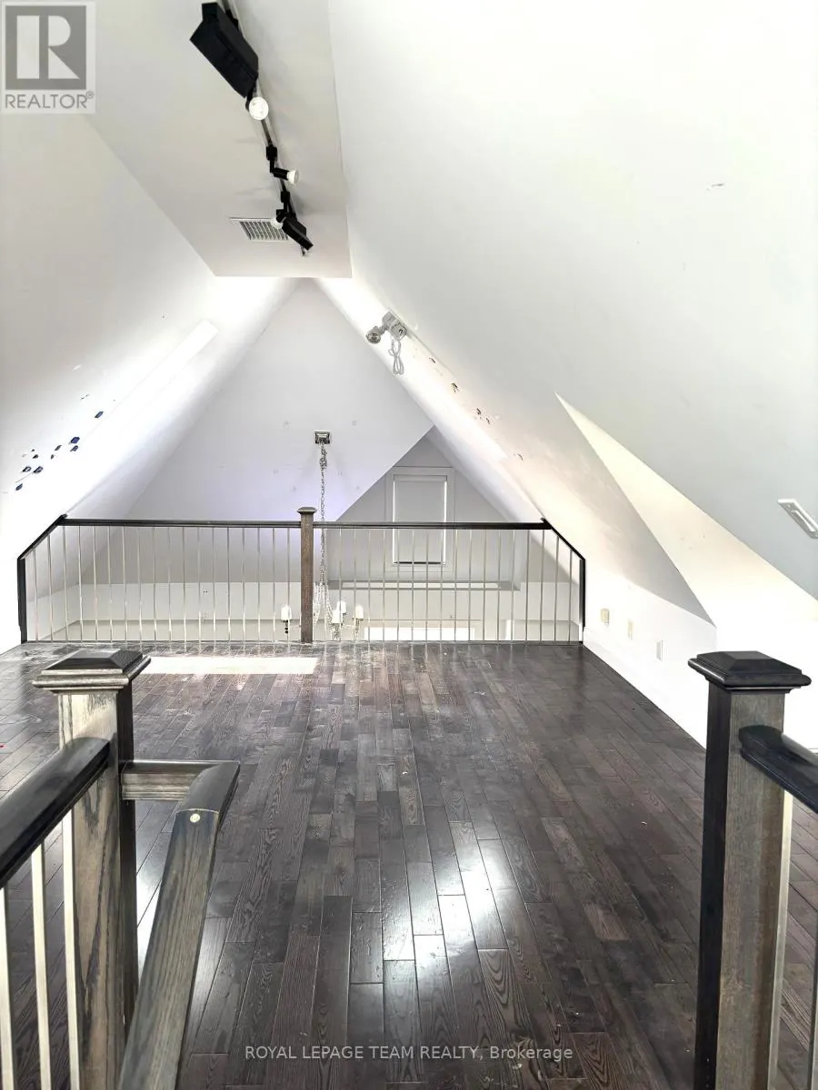 551 SOMERSET STREET W