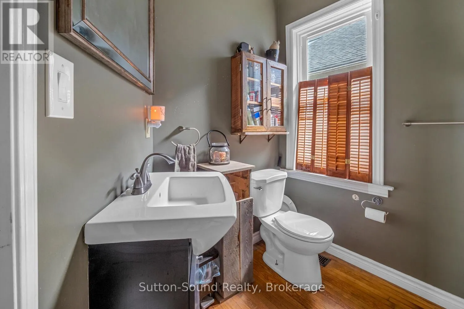 558 13TH A STREET W