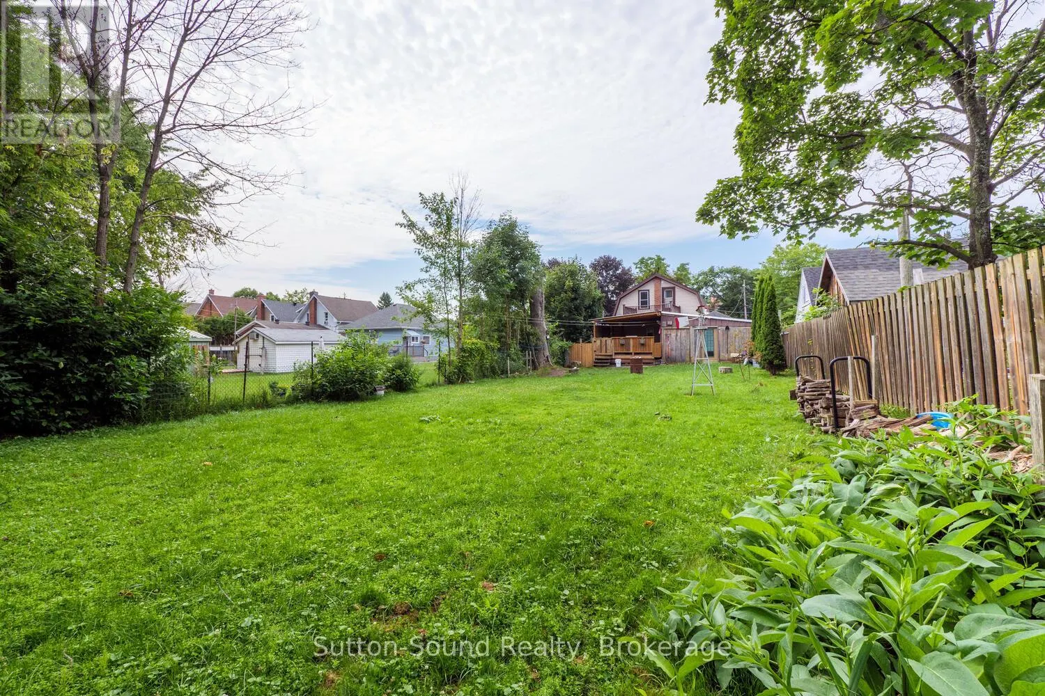 558 13TH A STREET W