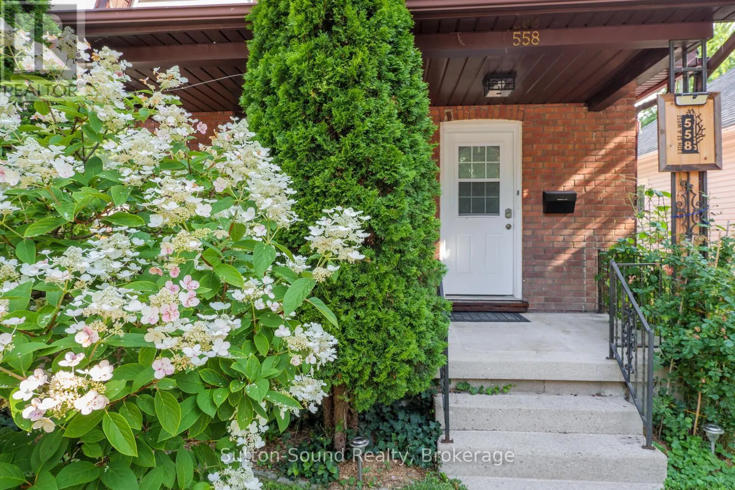 558 13TH A STREET W
