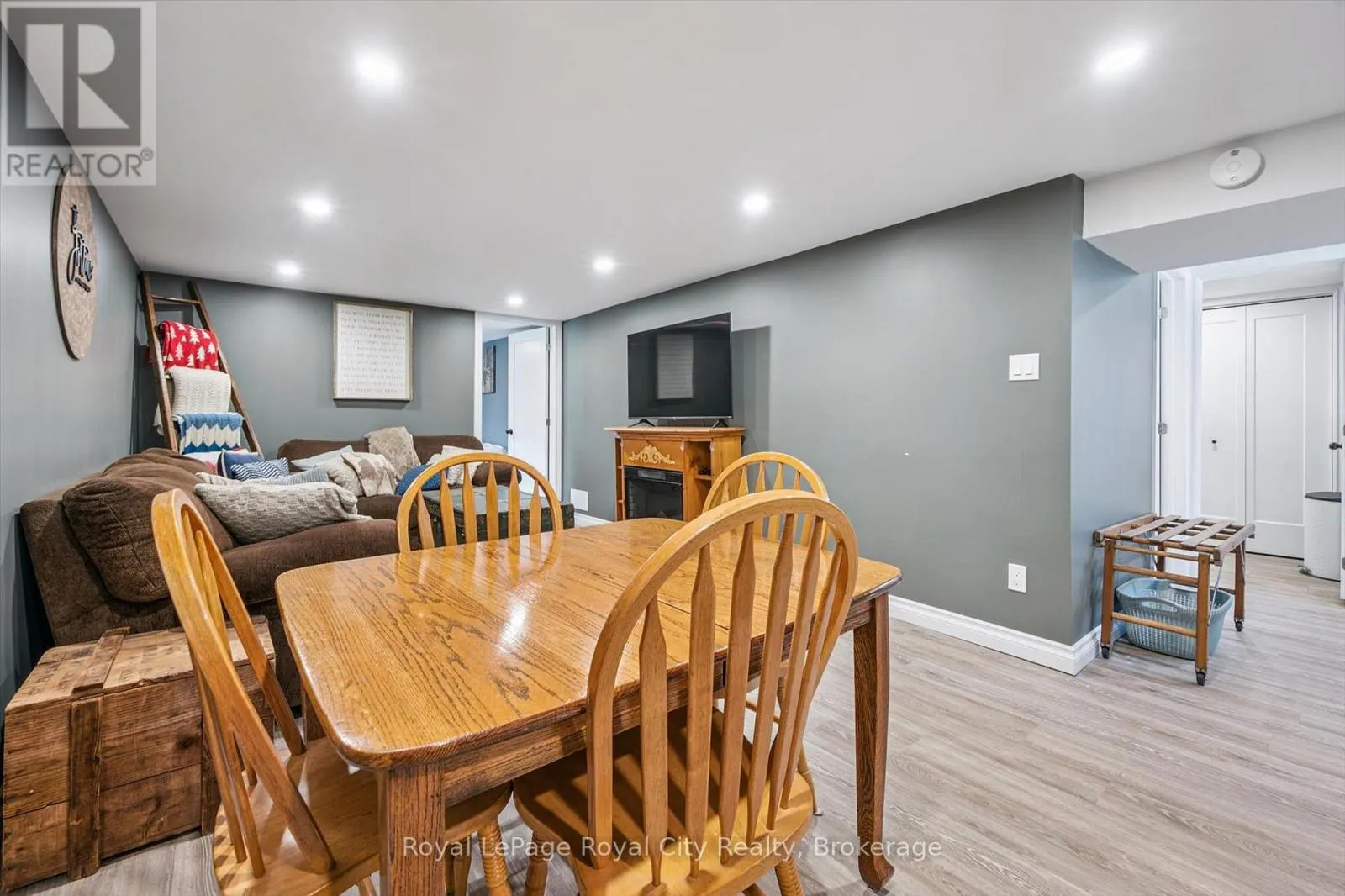 24 JULIA DRIVE