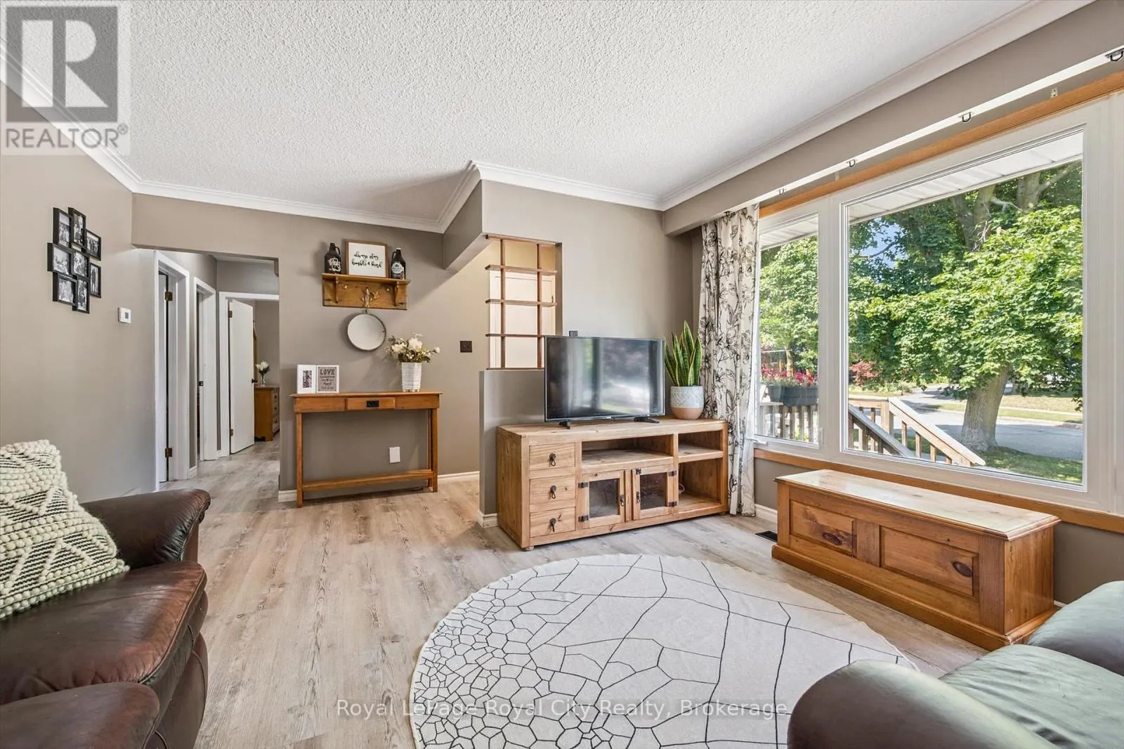 24 JULIA DRIVE