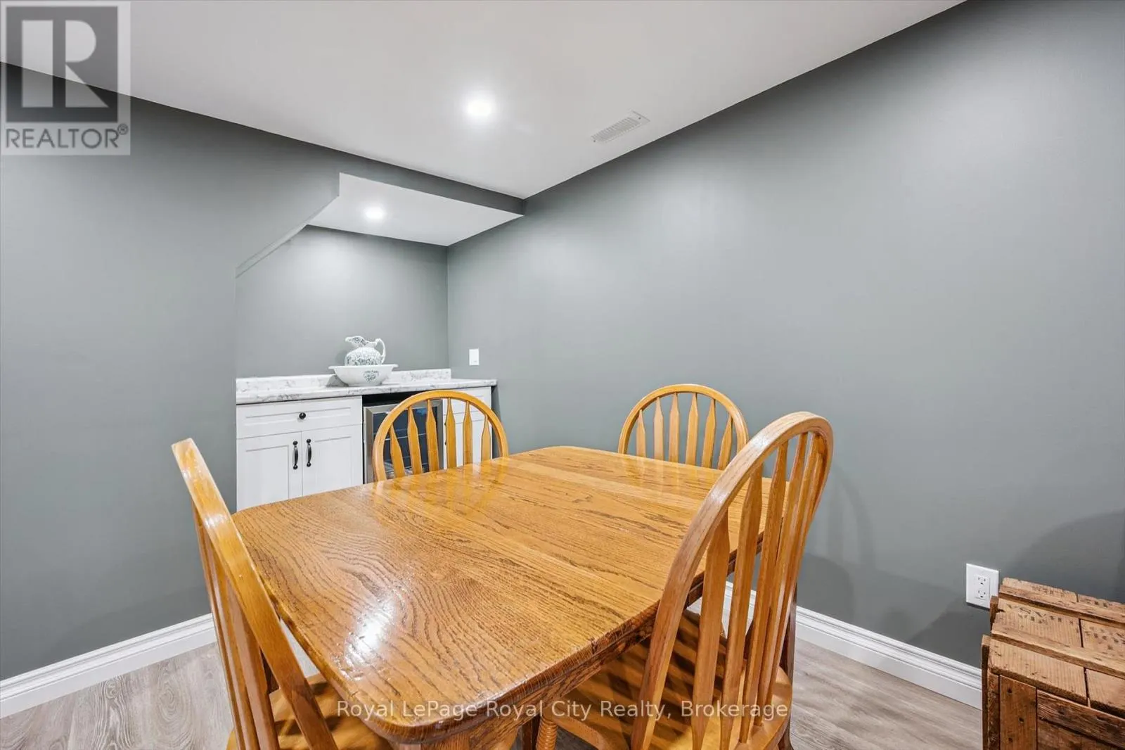 24 JULIA DRIVE