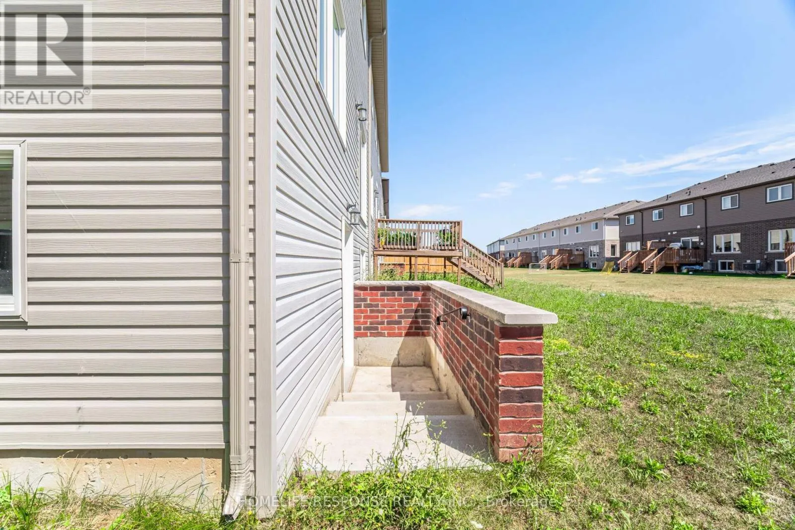 9 BOWMAN CRESCENT