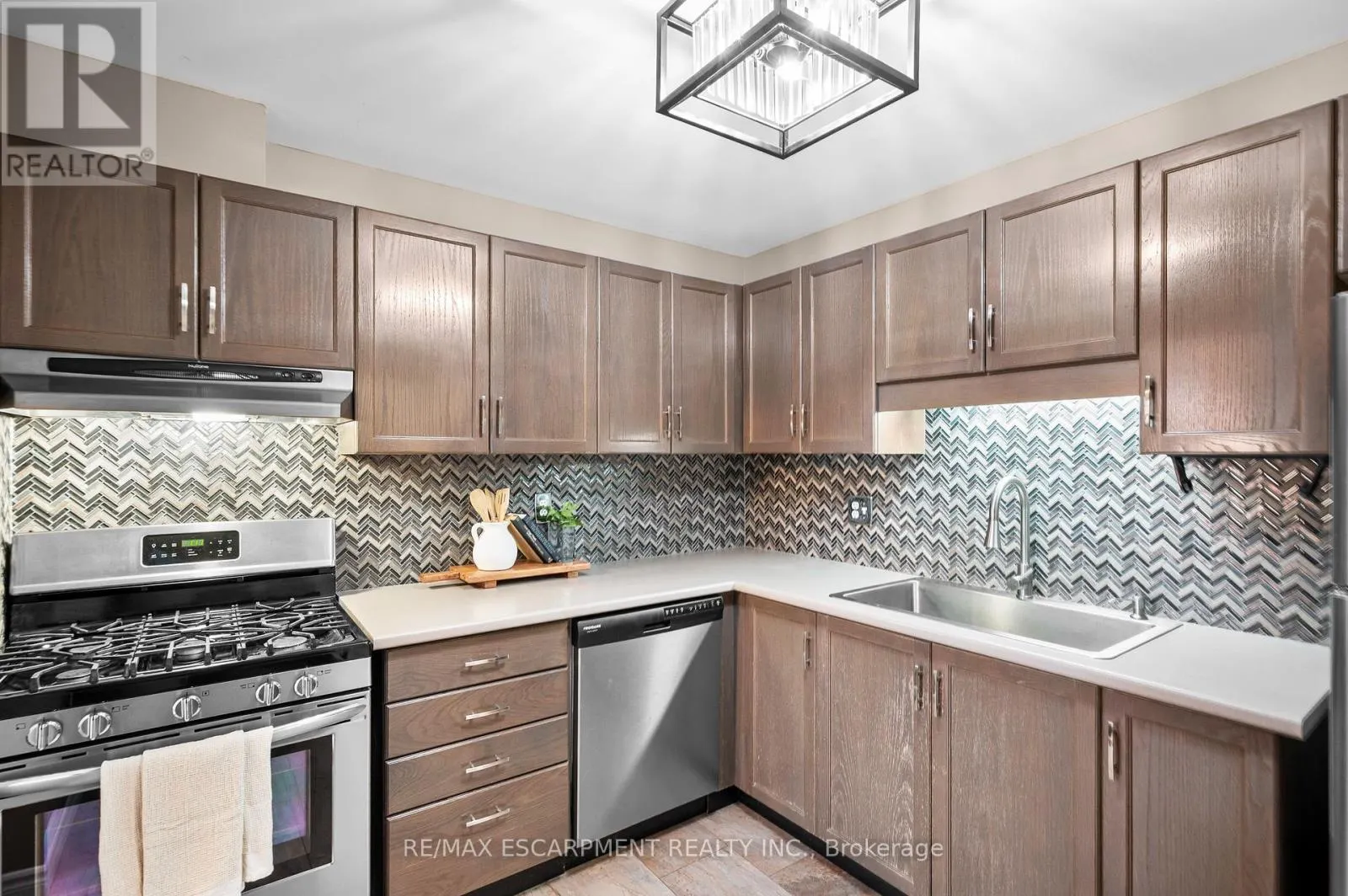 12 - 610 BARTON STREET