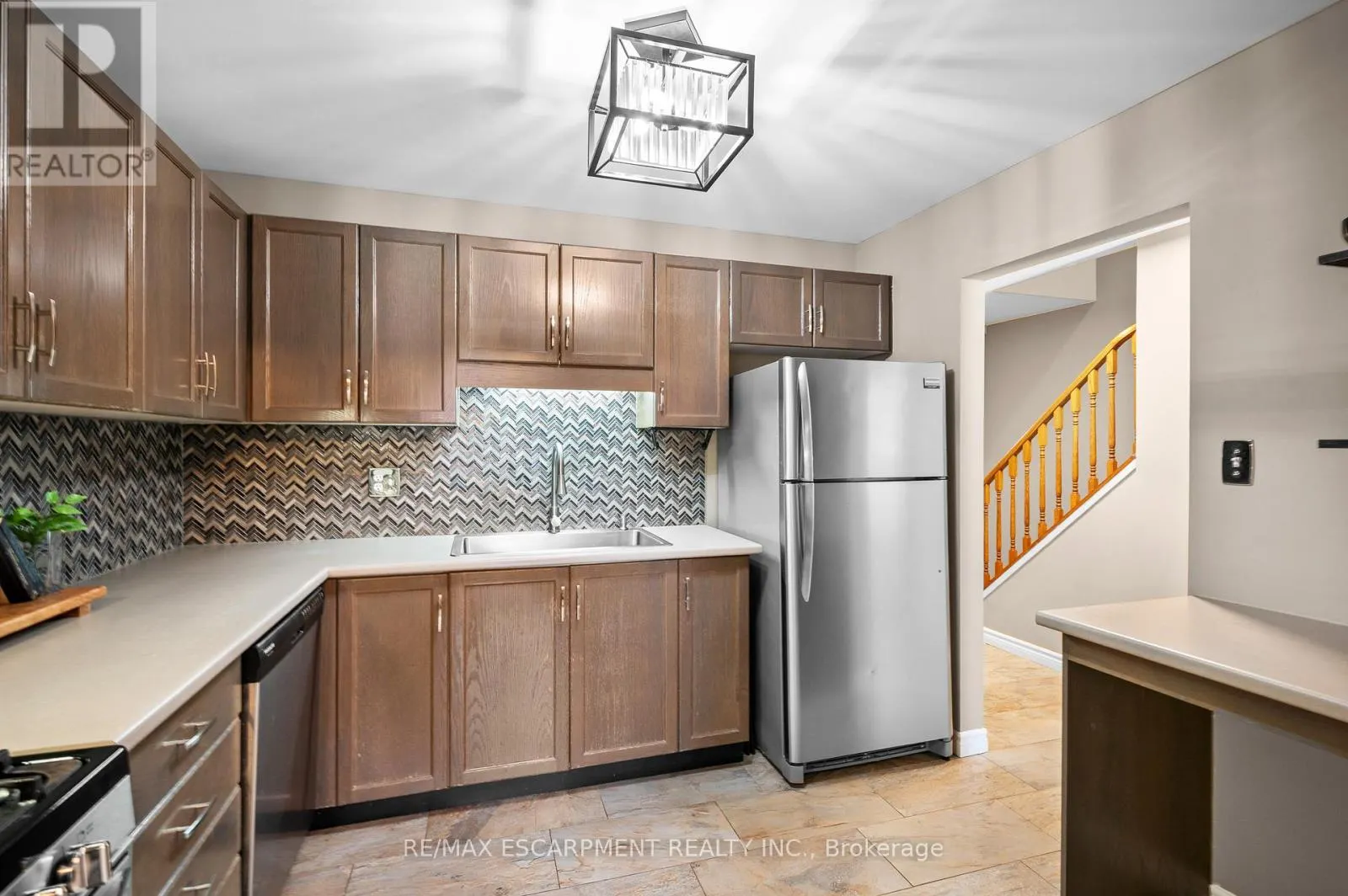12 - 610 BARTON STREET