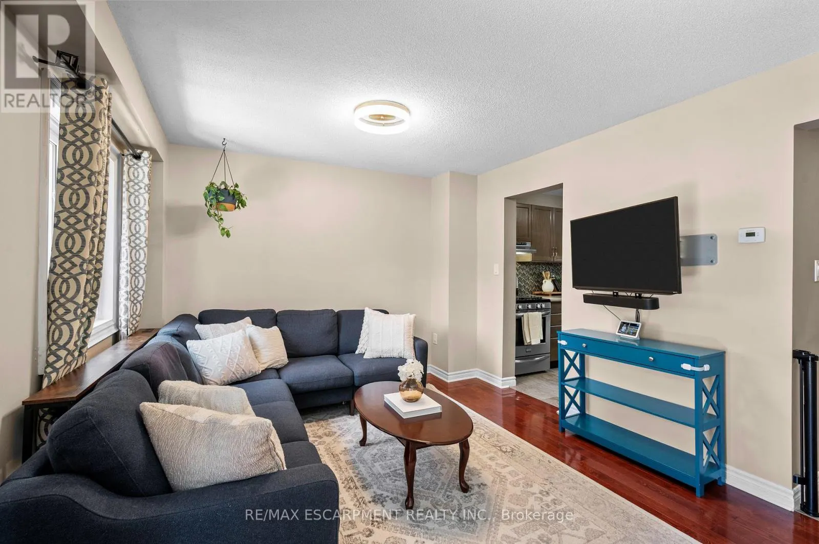 12 - 610 BARTON STREET