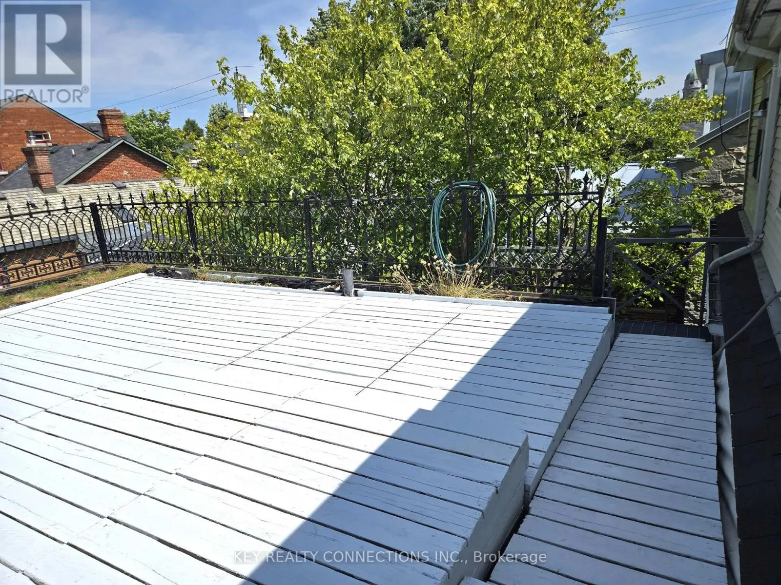 208 KING STREET E