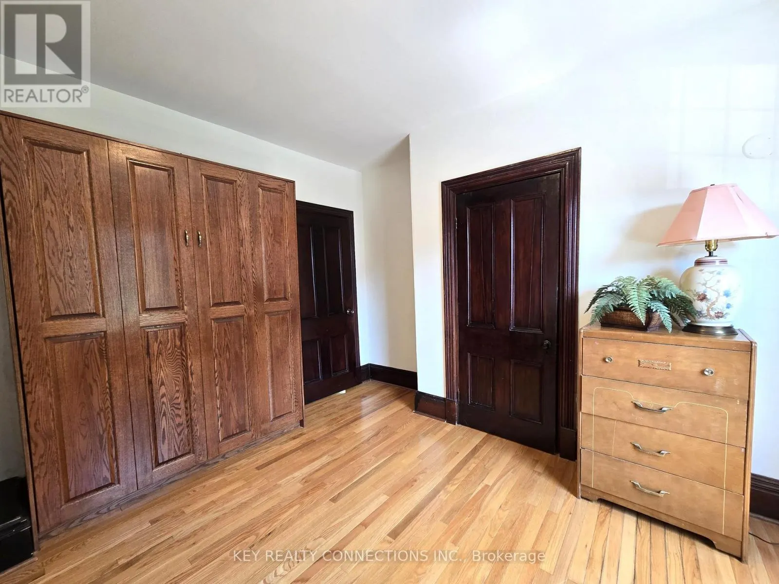 208 KING STREET E