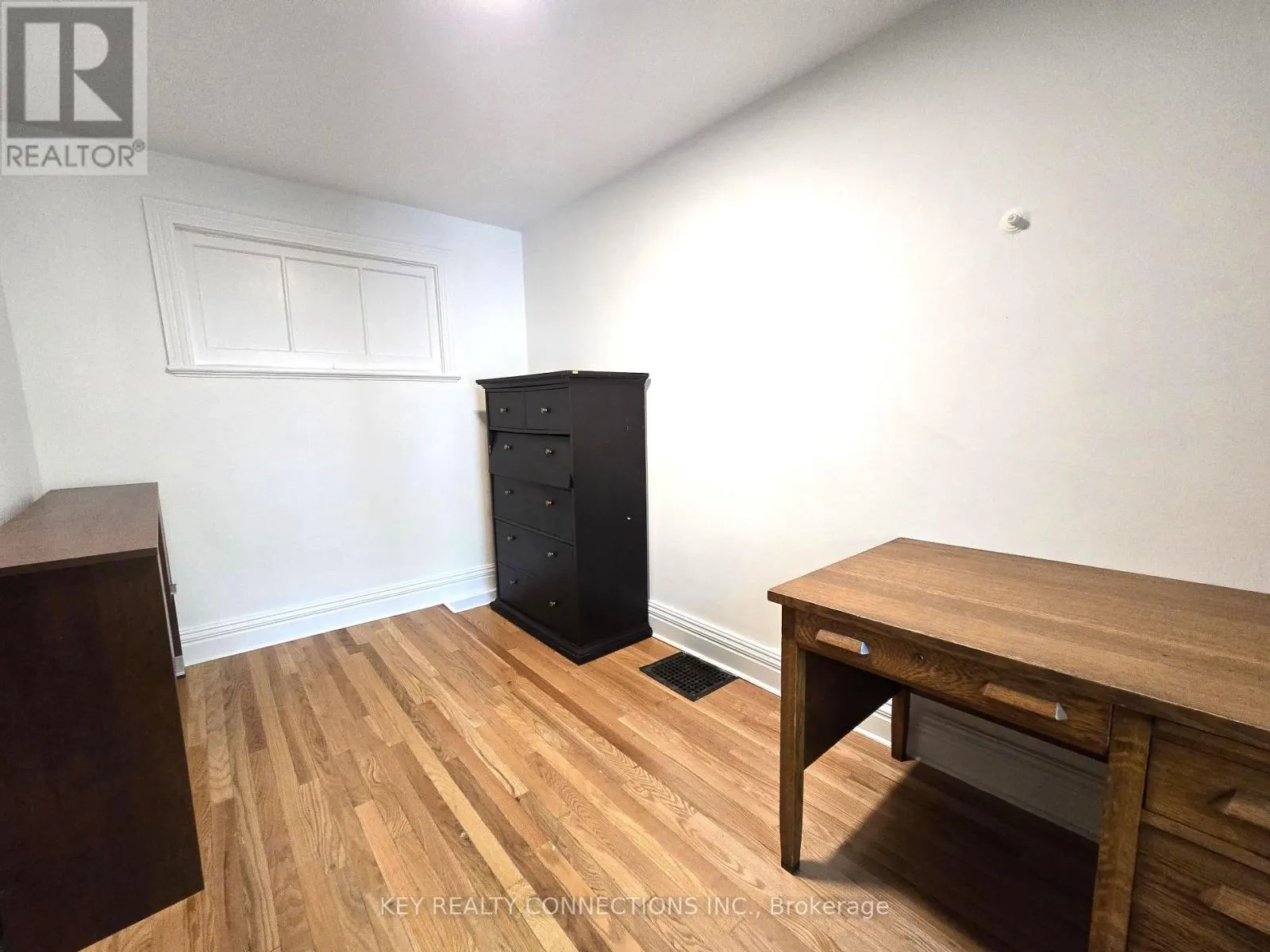 208 KING STREET E