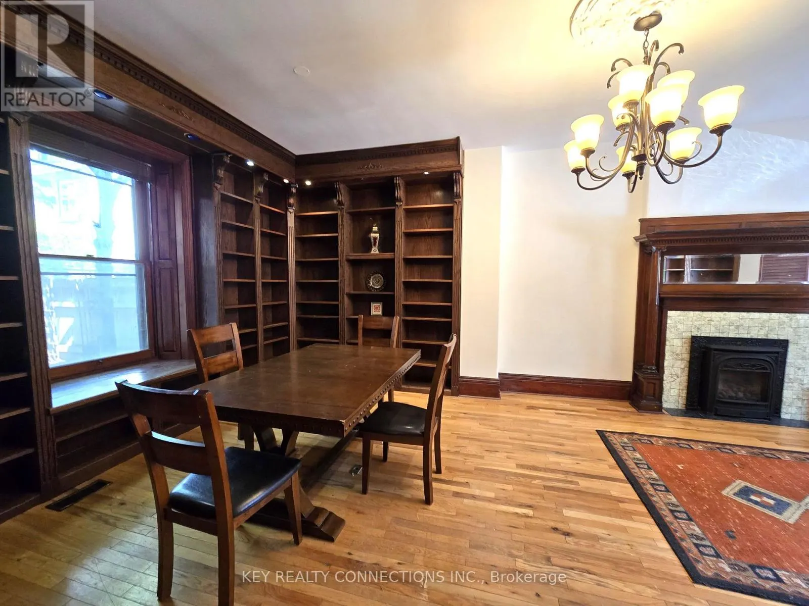 208 KING STREET E