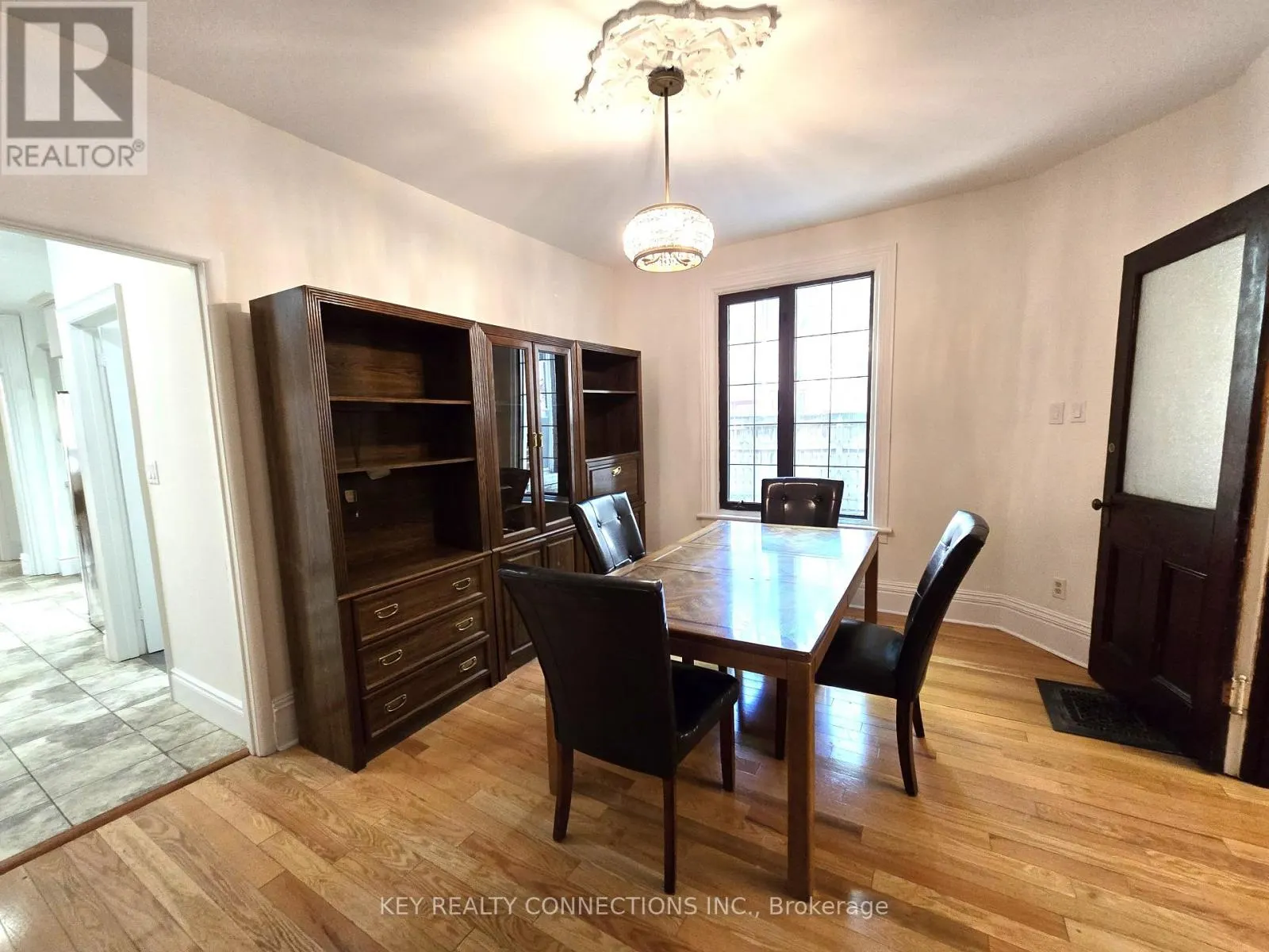 208 KING STREET E
