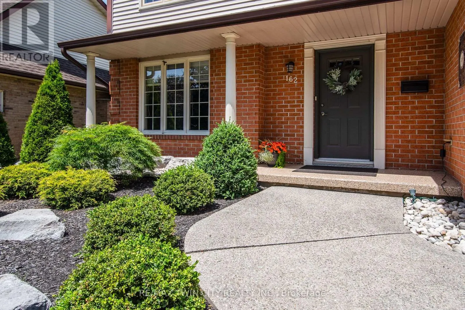 162 AMBLESIDE COURT