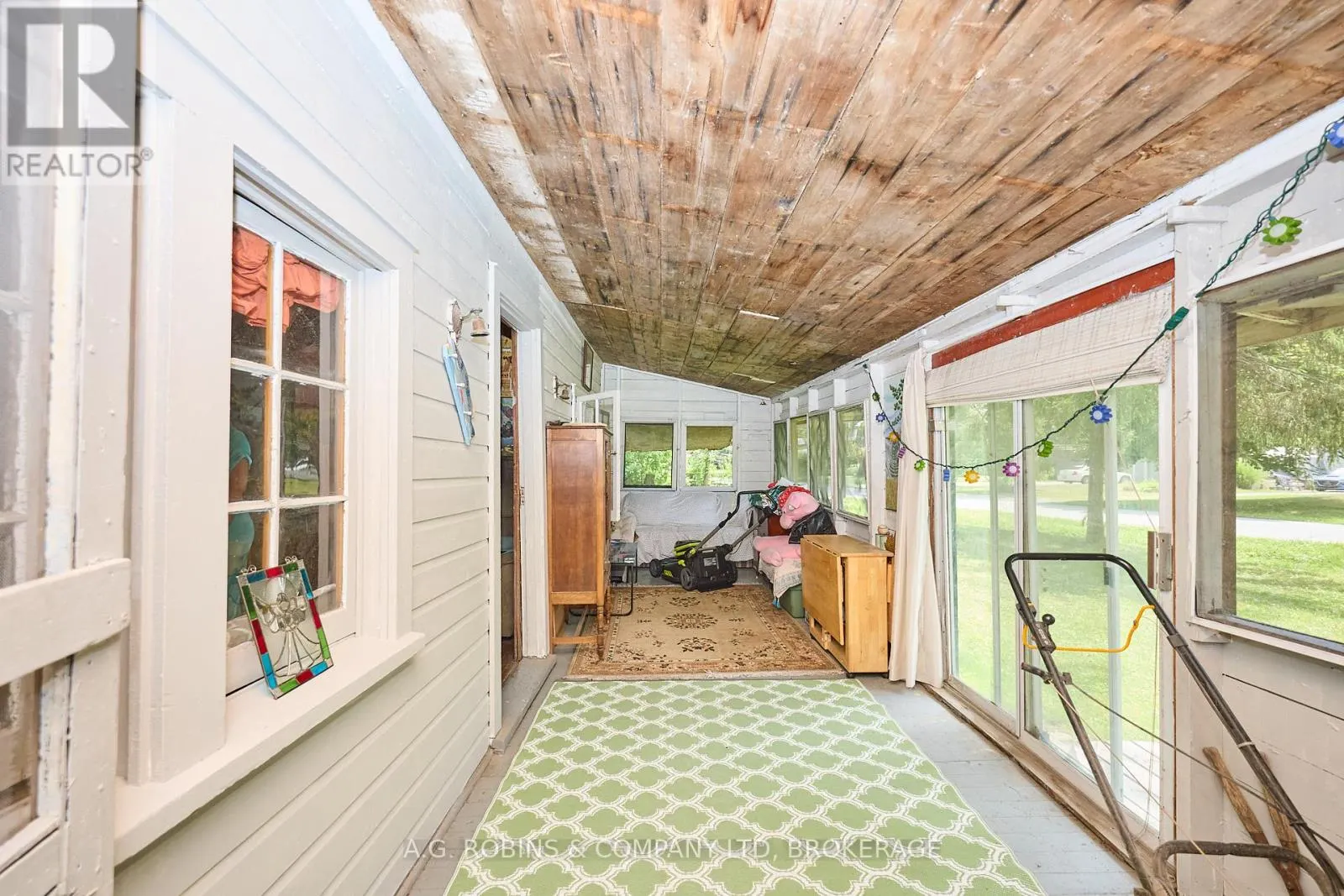 10598 WOODLAND DRIVE