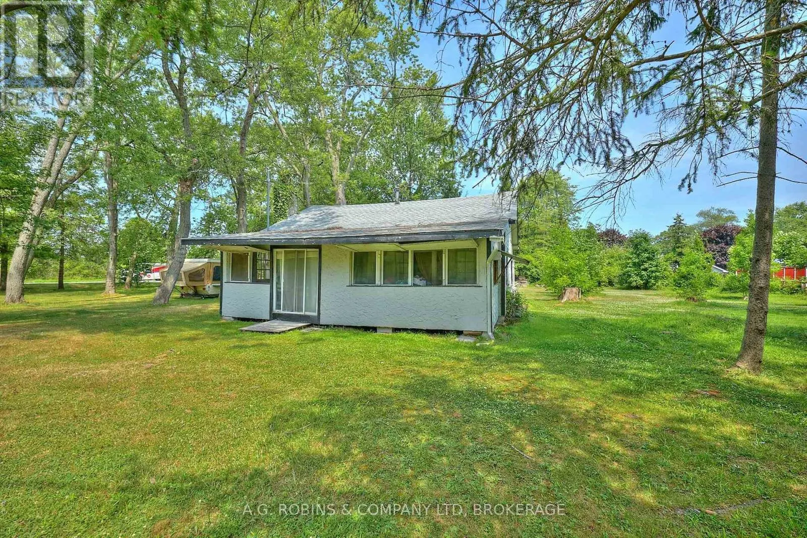 10598 WOODLAND DRIVE