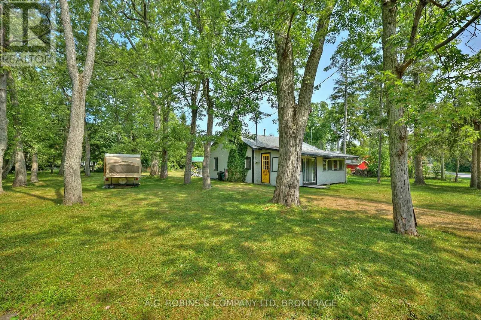 10598 WOODLAND DRIVE
