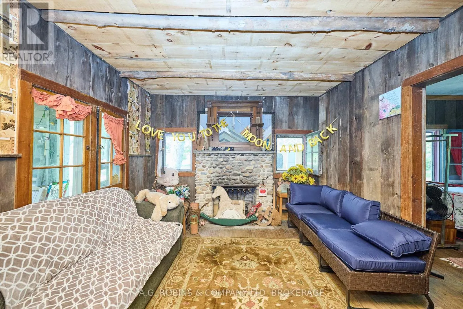 10598 WOODLAND DRIVE