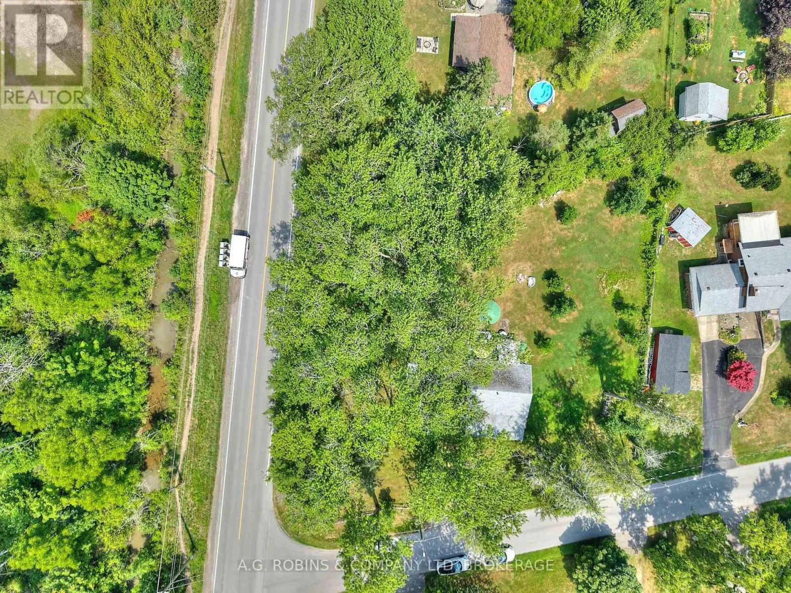 10598 WOODLAND DRIVE