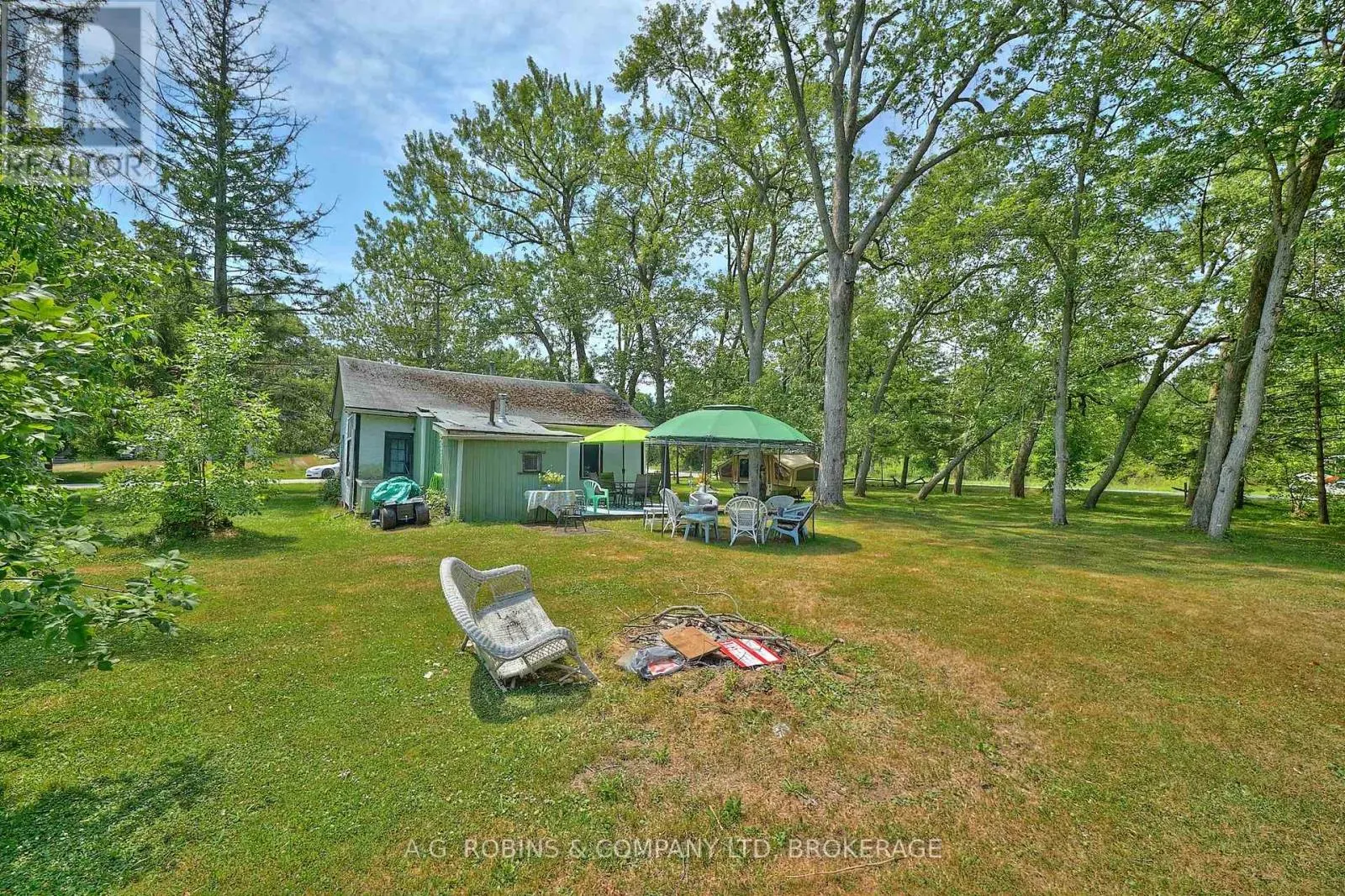 10598 WOODLAND DRIVE