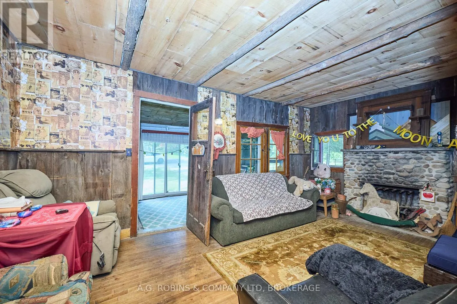 10598 WOODLAND DRIVE