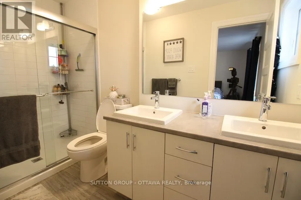 303 RUE DE L ETANG STREET