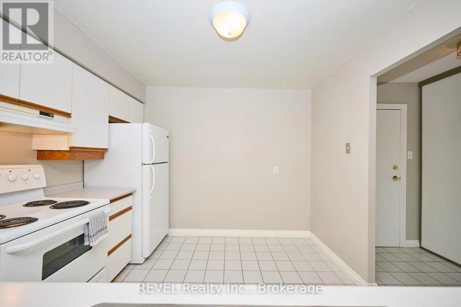 206 - 5100 DORCHESTER ROAD, #206