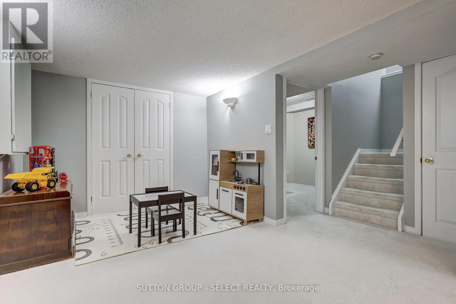 14 PONSFORD PLACE