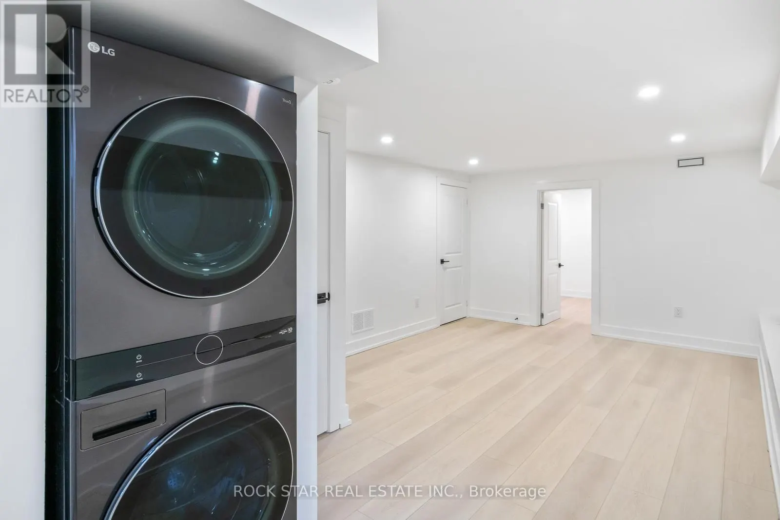 42 RAY STREET S