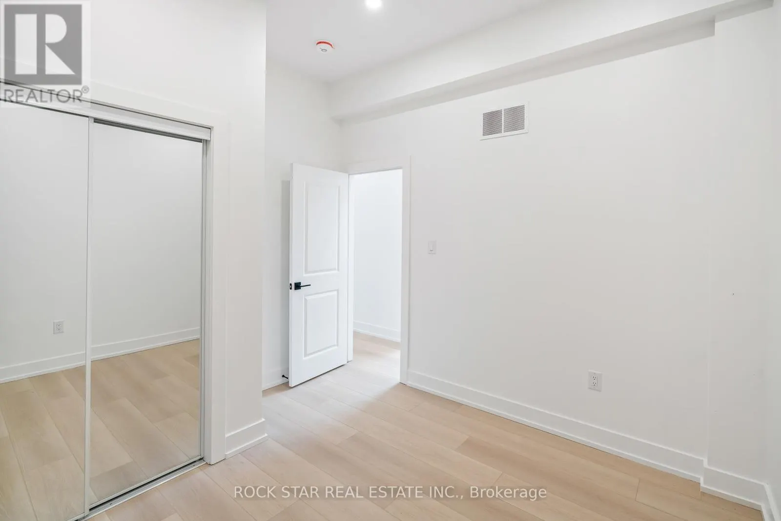 42 RAY STREET S