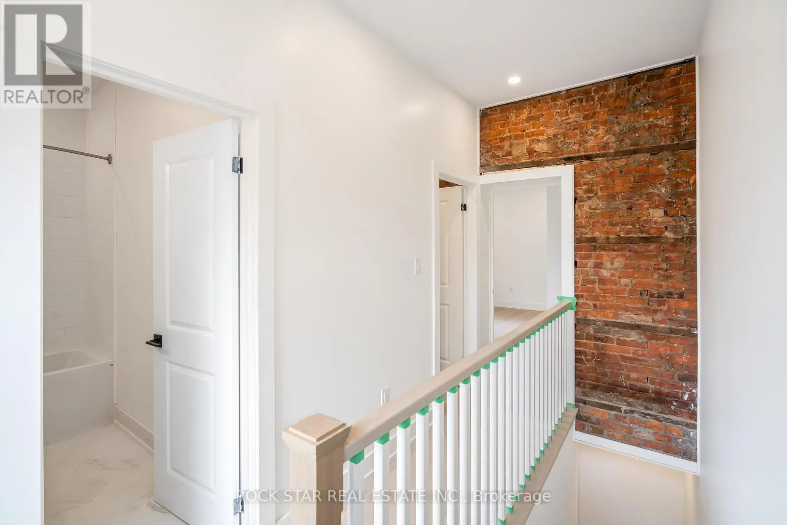 42 RAY STREET S