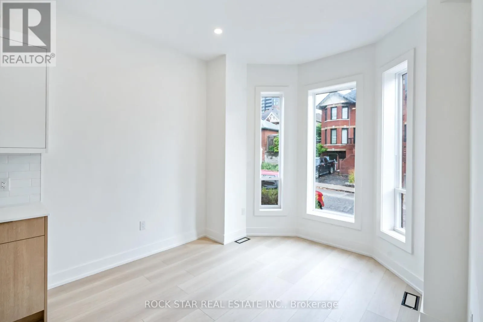 42 RAY STREET S