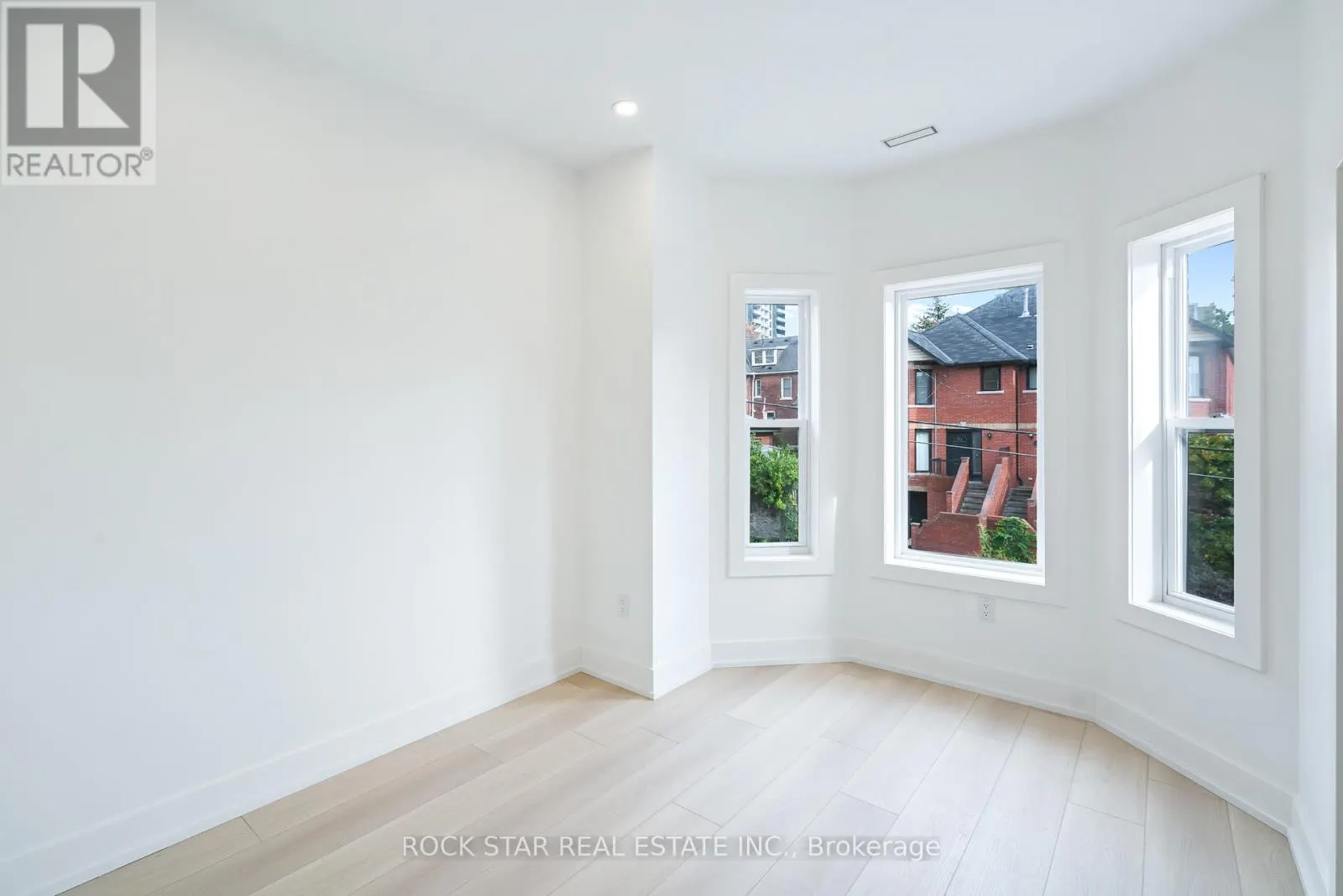42 RAY STREET S