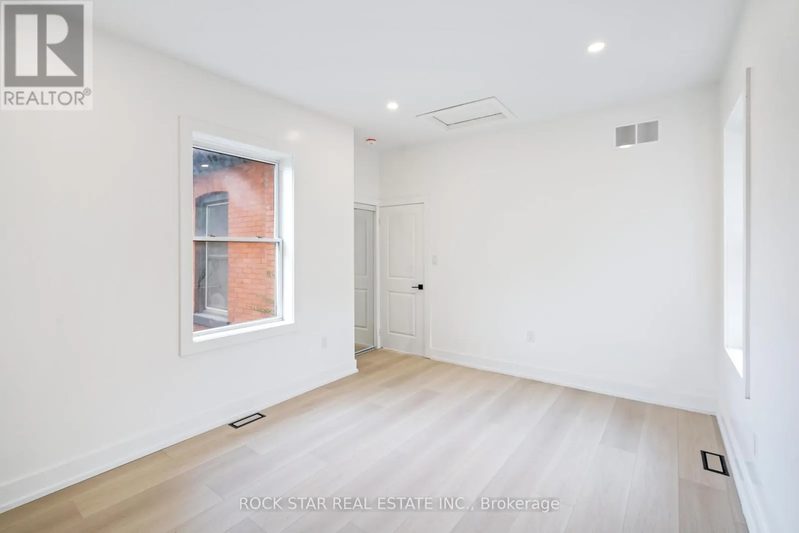 42 RAY STREET S