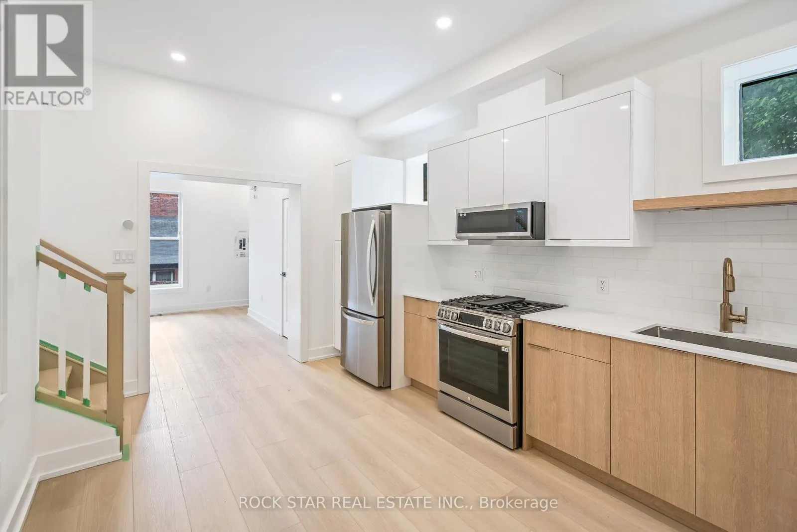 42 RAY STREET S