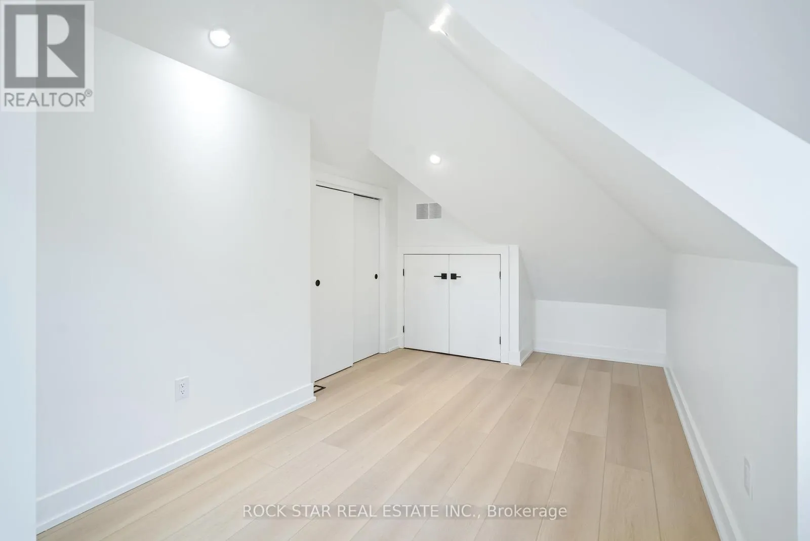 42 RAY STREET S