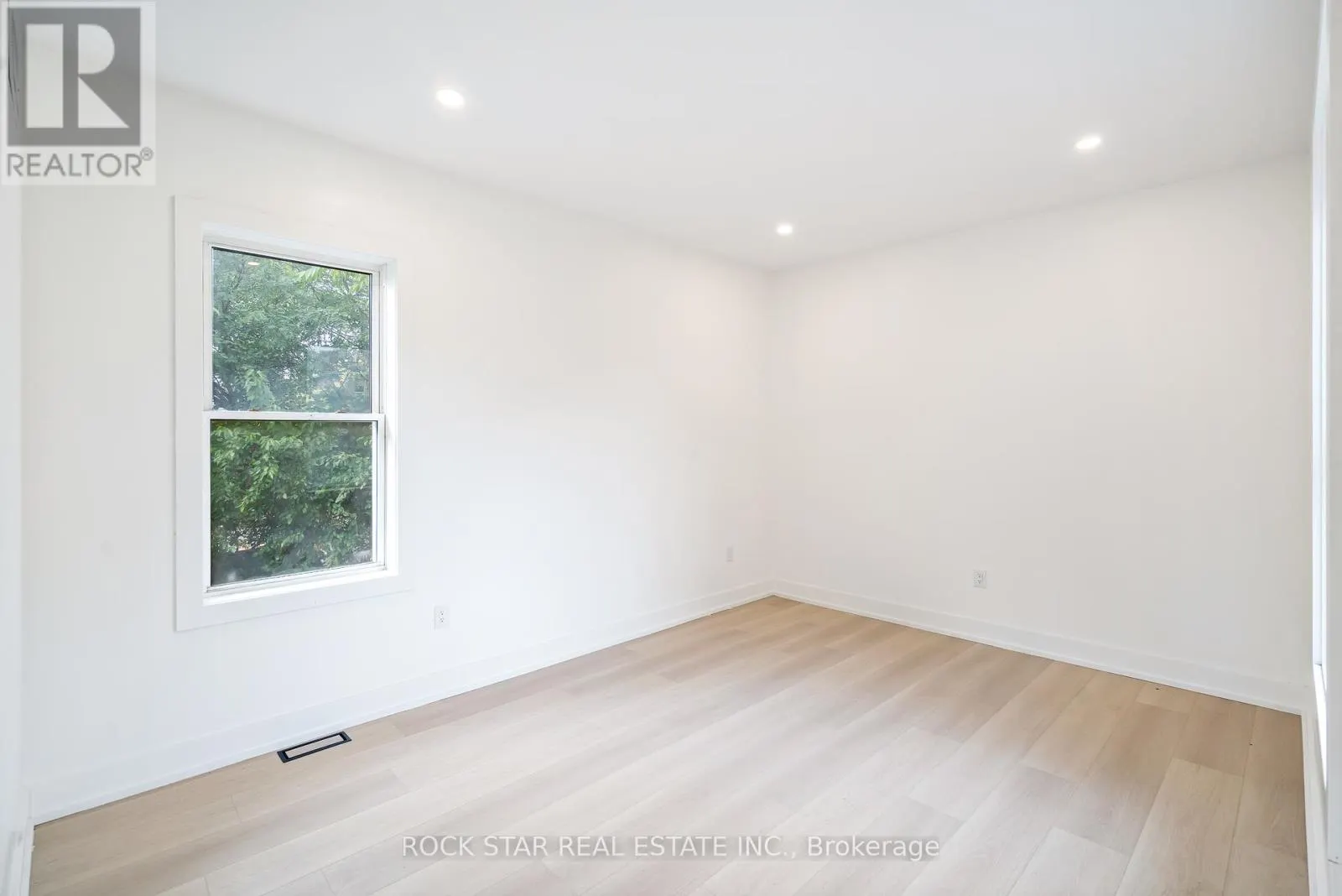42 RAY STREET S