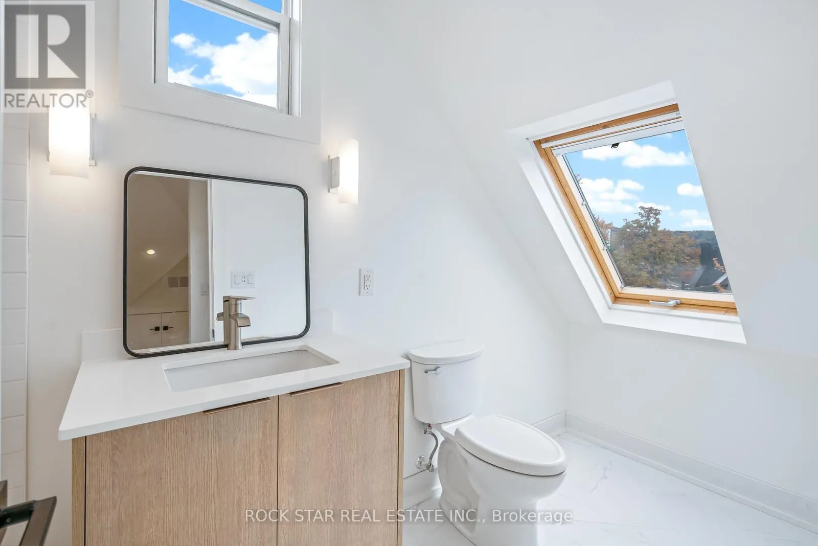 42 RAY STREET S