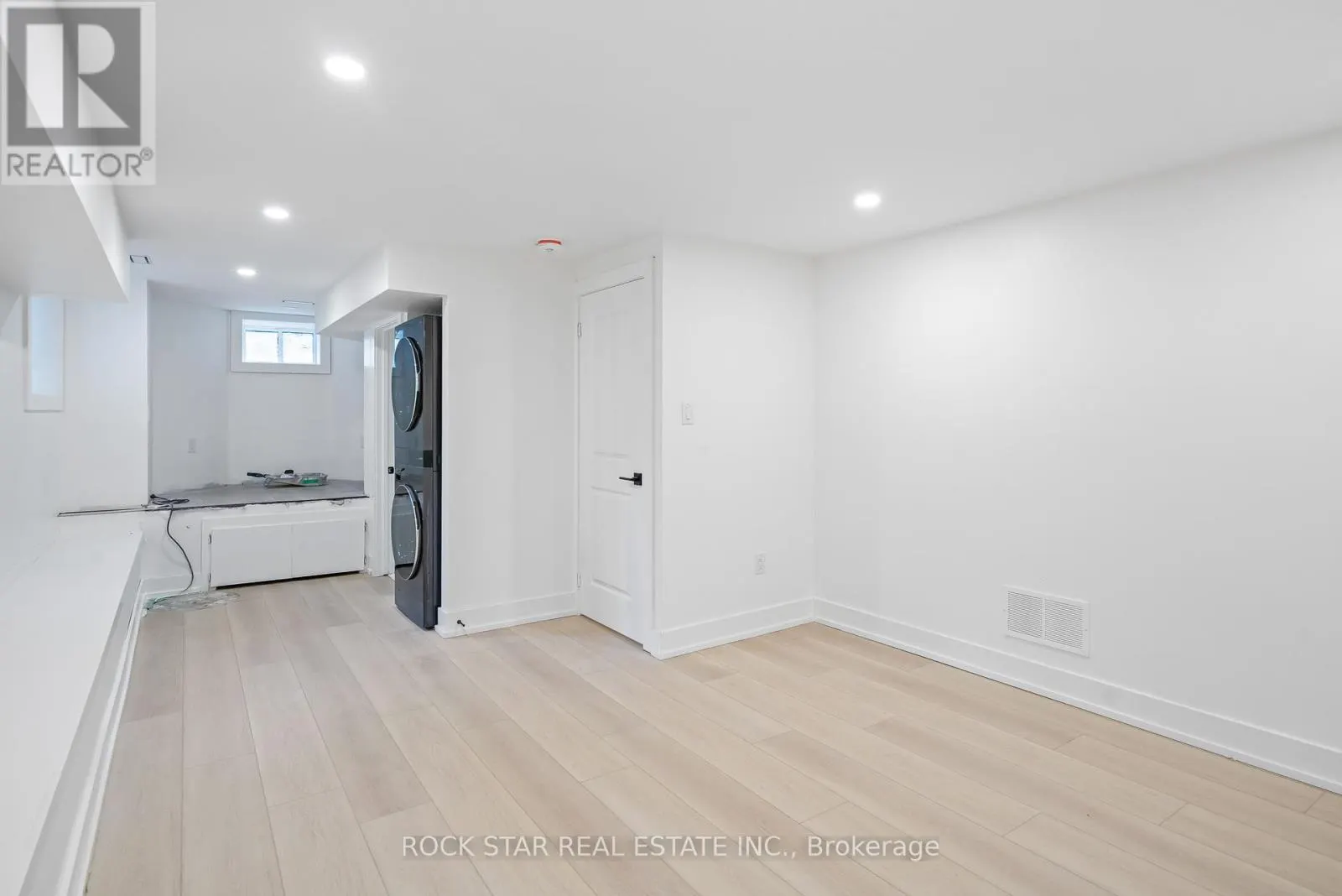 42 RAY STREET S