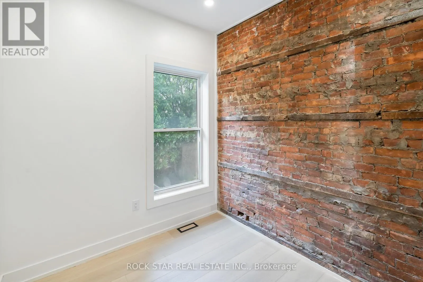 42 RAY STREET S