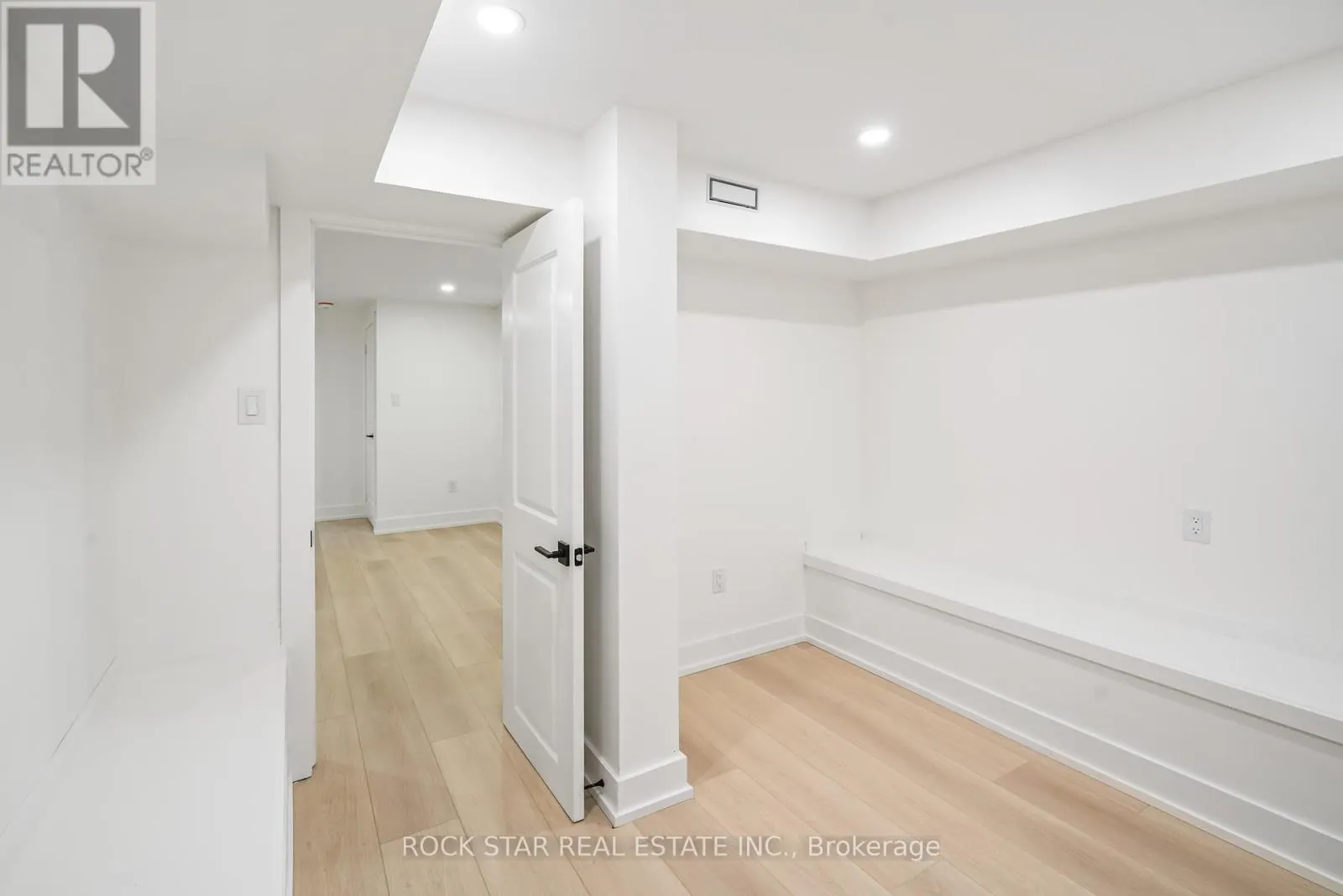 42 RAY STREET S