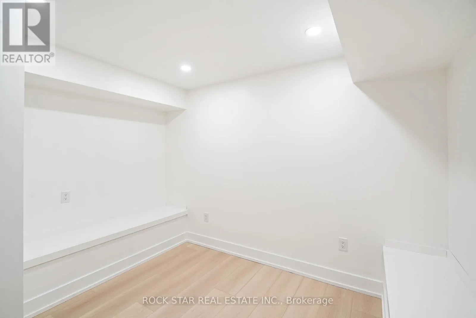 42 RAY STREET S