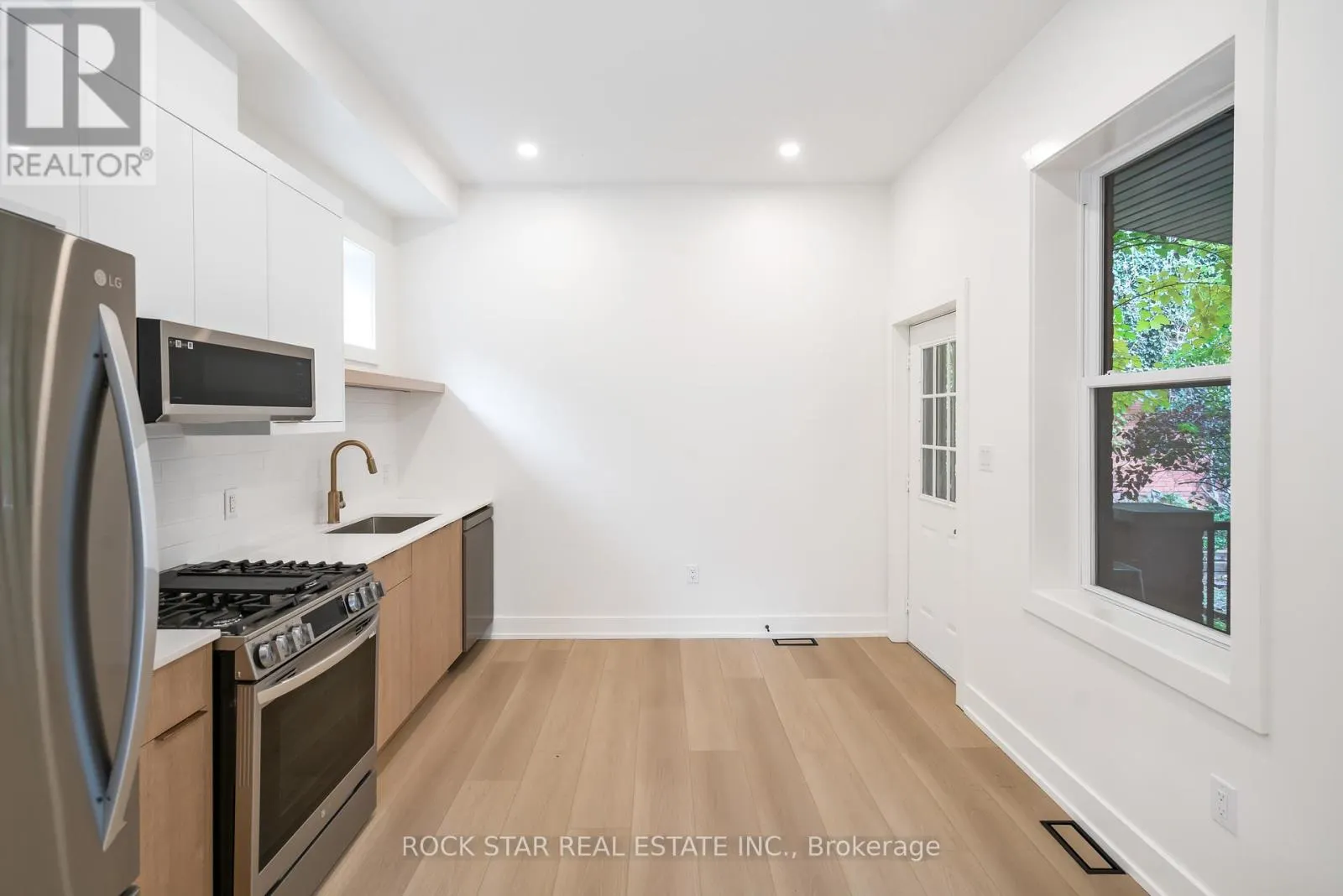 42 RAY STREET S