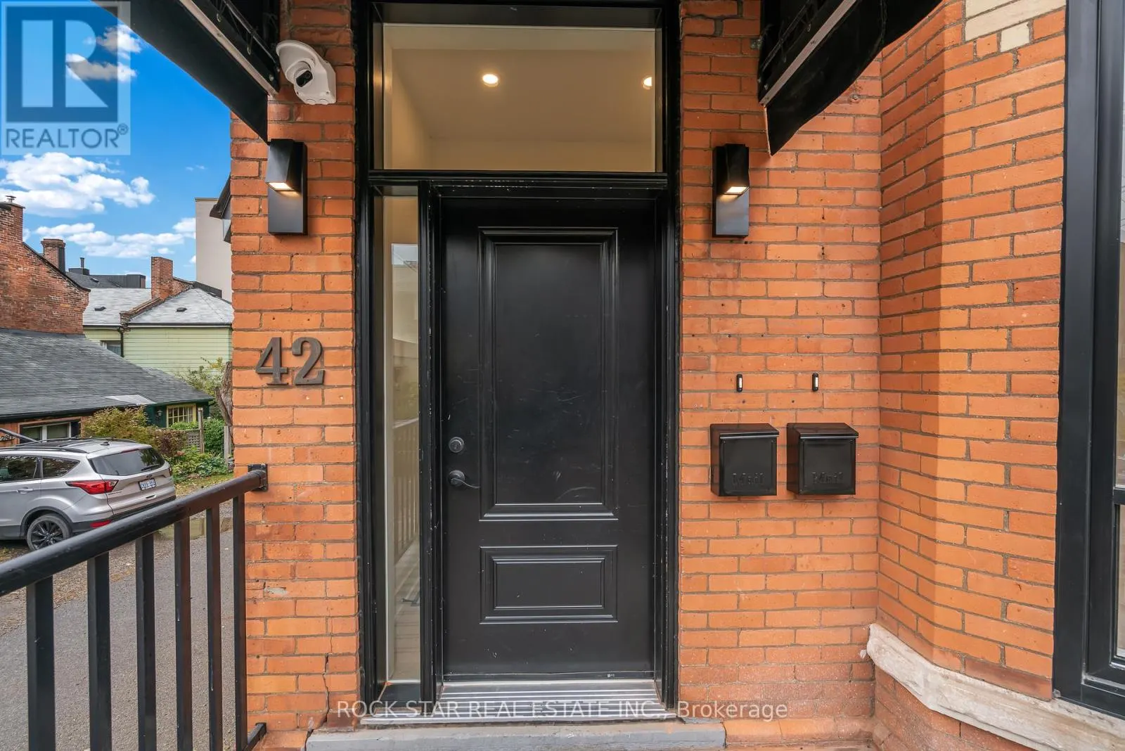 42 RAY STREET S