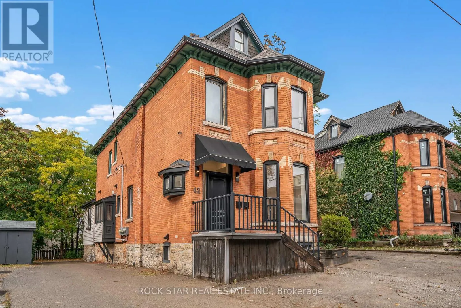 42 RAY STREET S