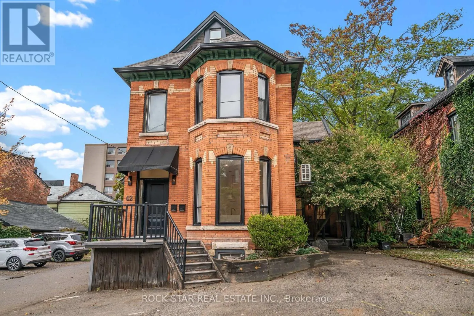 42 RAY STREET S
