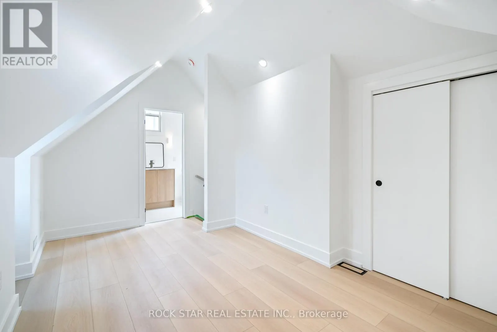 42 RAY STREET S