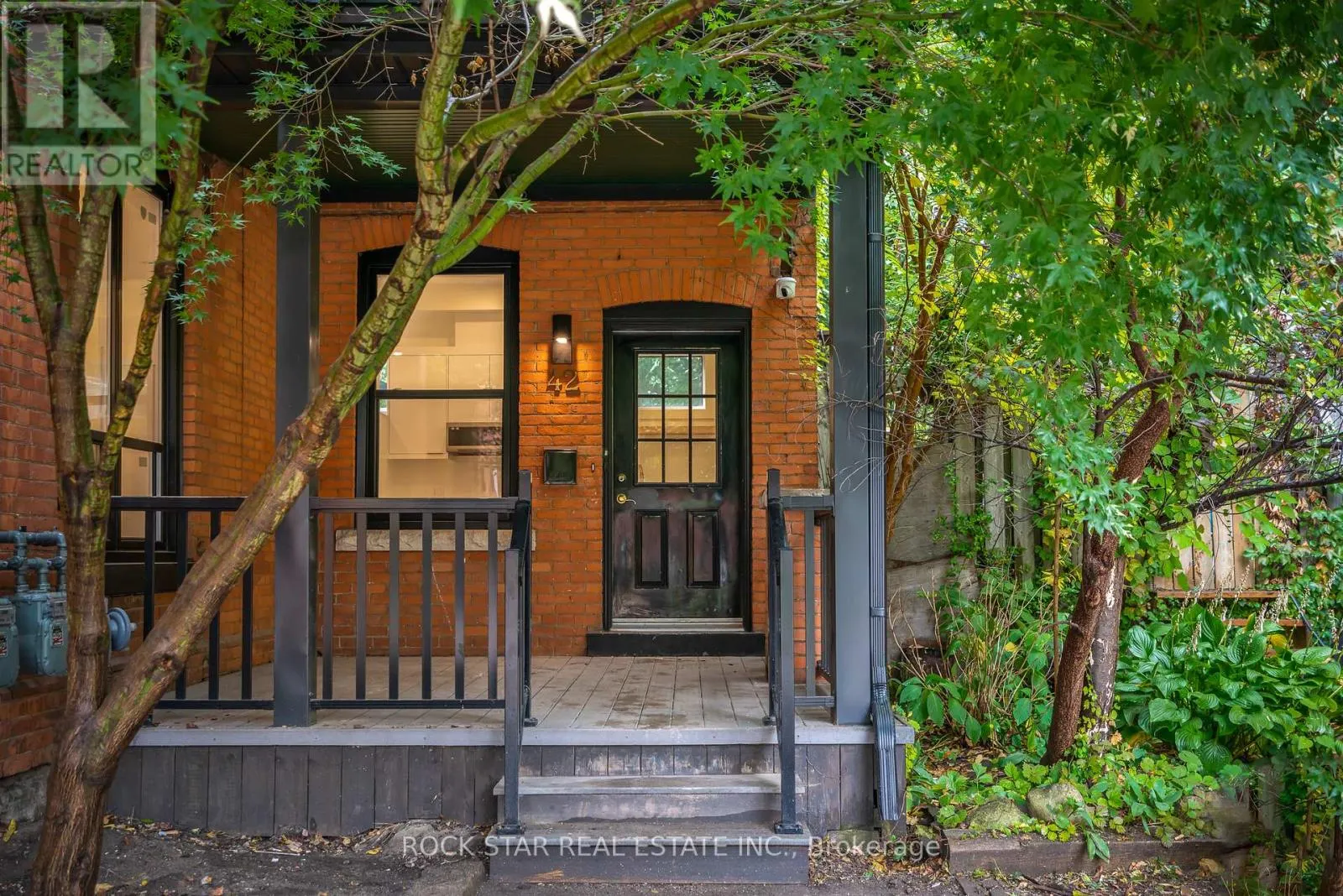 42 RAY STREET S