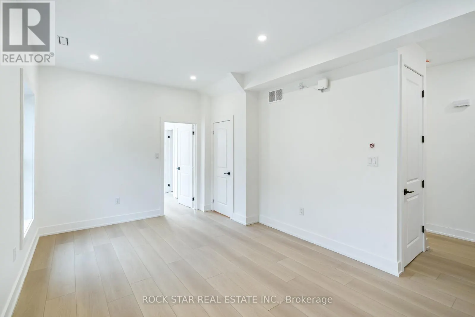 42 RAY STREET S