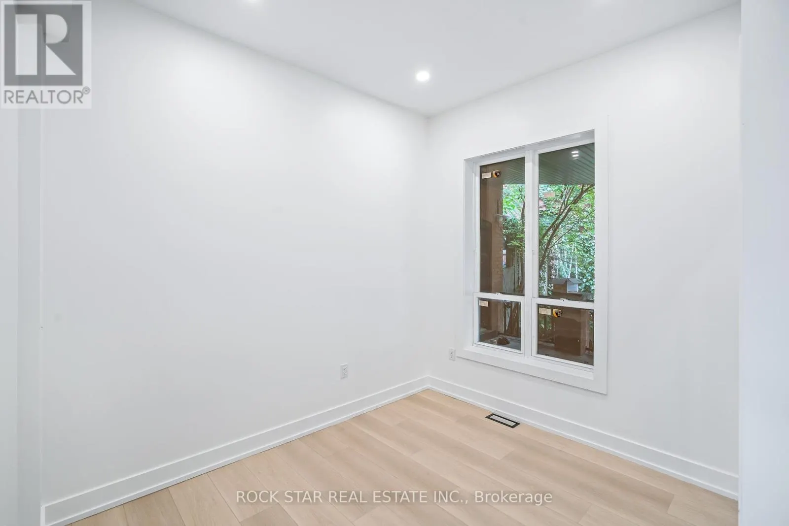 42 RAY STREET S