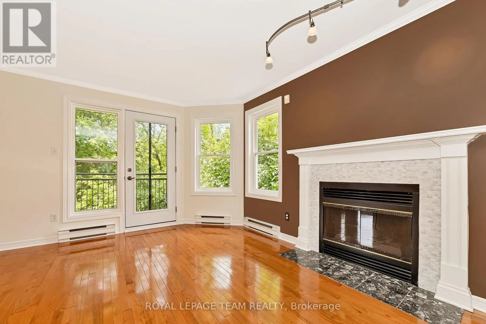1 - 1121 BAVLIE AVENUE